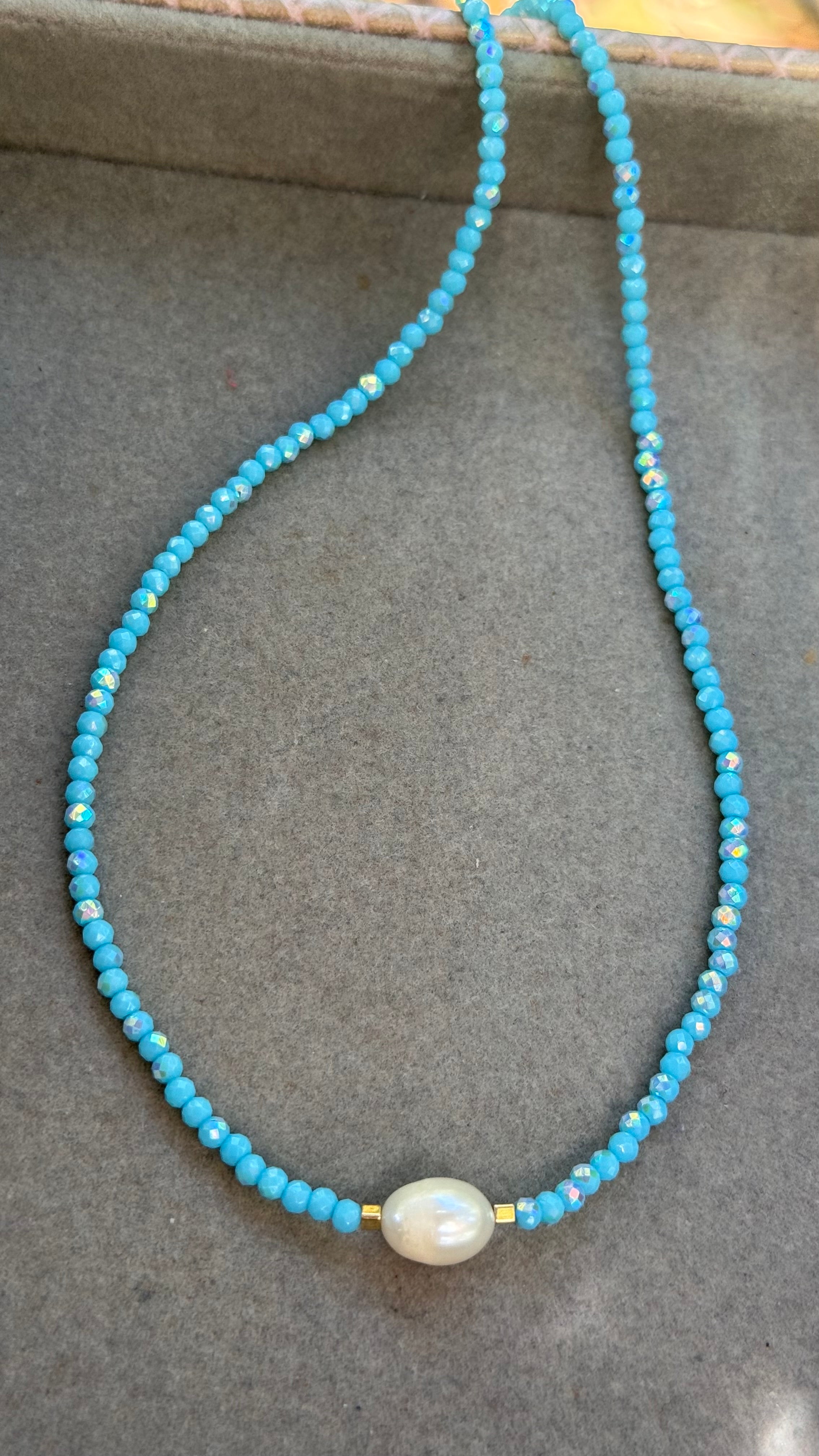 Colar cristal pérola G - Azul claro leitoso boreal