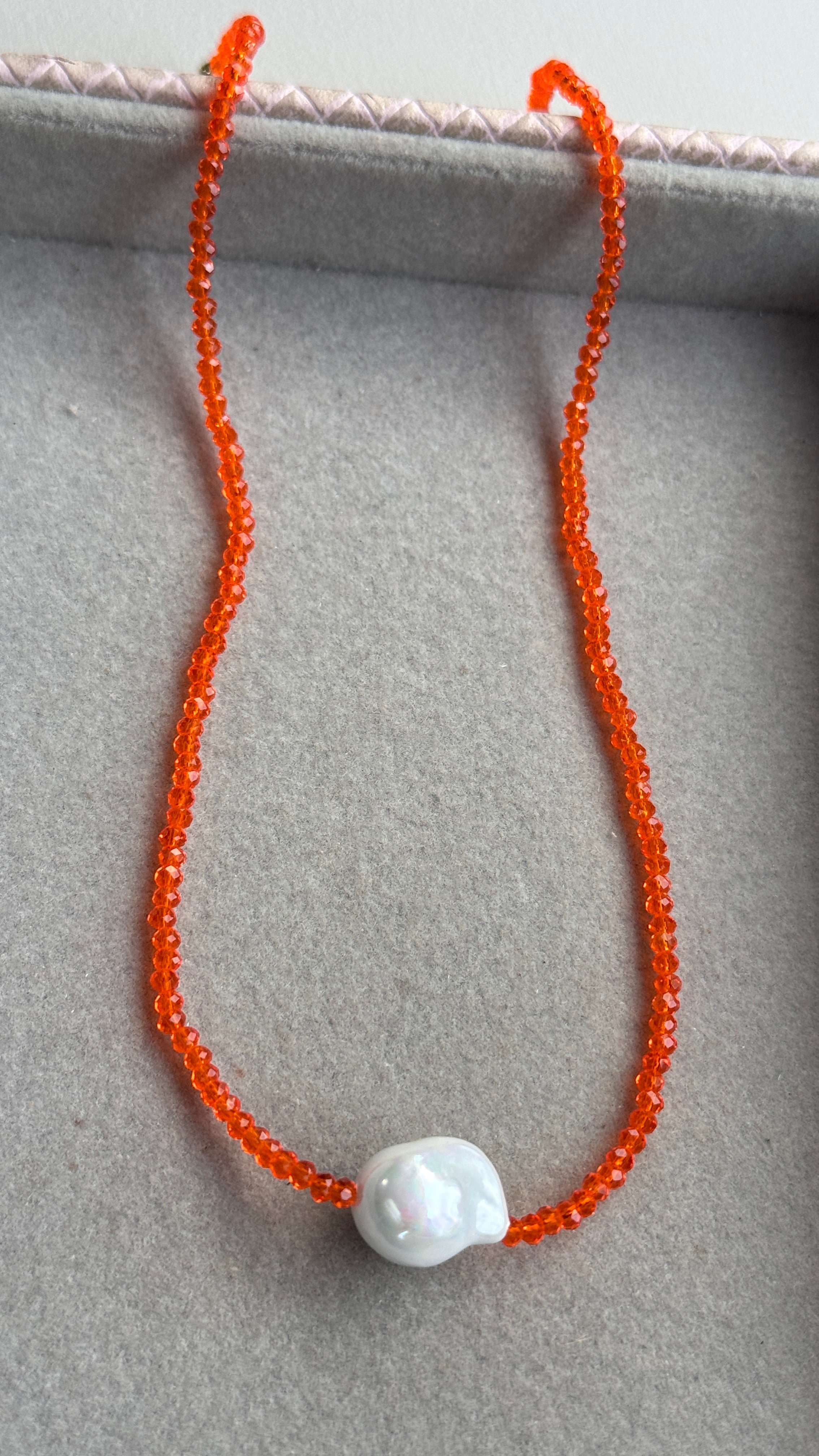 Colar cristal pérola Shell - Coral translúcido