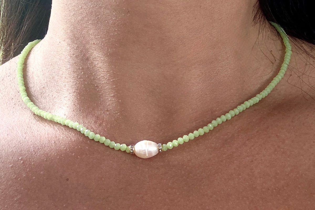 Colar de cristal pérola G - Leitoso colorido - Linha Essencial