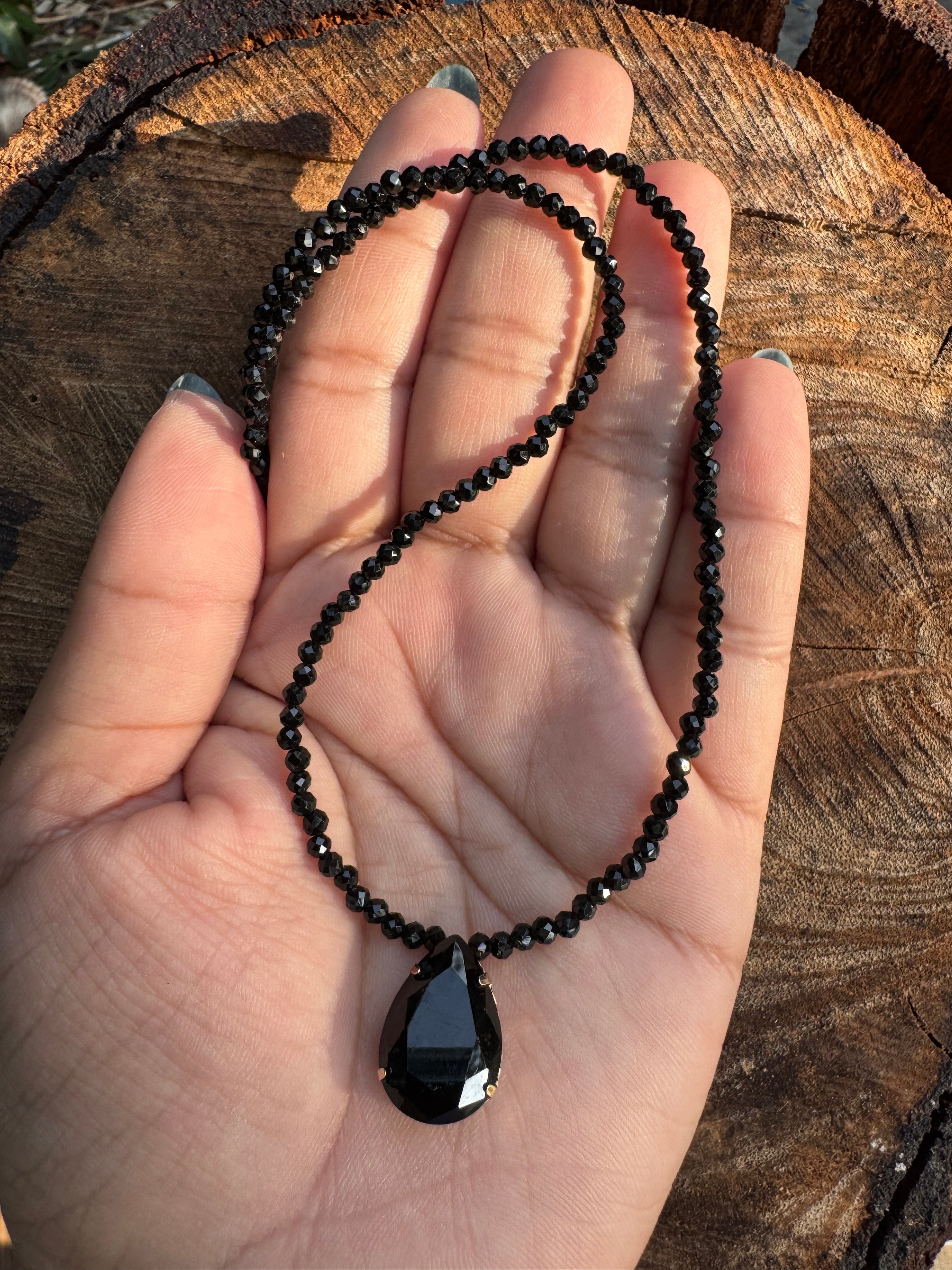 Colar cristal Gisele - preto