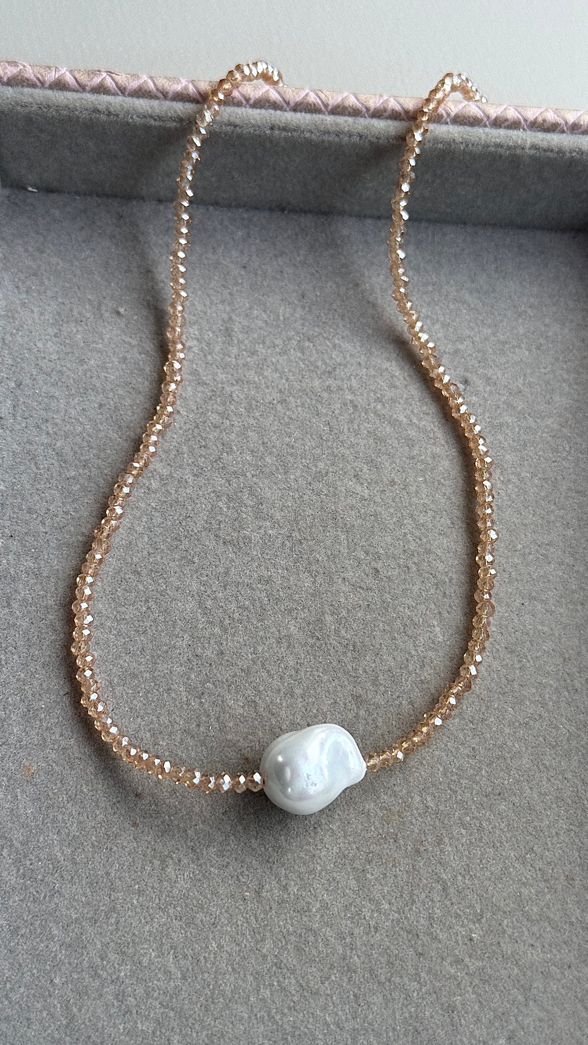 Colar cristal pérola Shell - âmbar